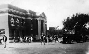When President Calvin Coolidge visited the campus Sept. 10, 1927, the famous tree was there, branches spread above the truck at right in this scene looking west toward Lincoln Library, at left.