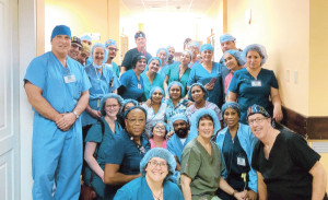 A group photo of the medical professionals in Ecuador.